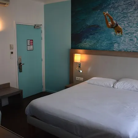 מלון Ibis Styles Centre 3*