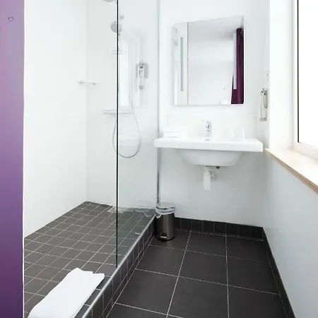 Отель Ibis Styles Centre 3*
